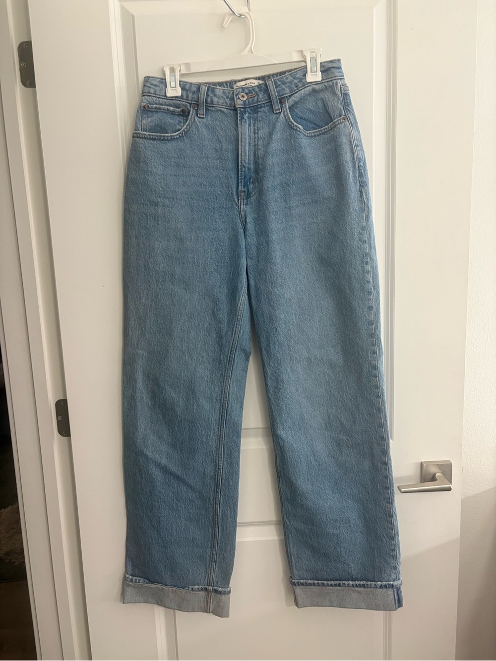 Abercrombie & Fitch
The 90s Relaxed Jean
High Rise not to high rise at all 29/8